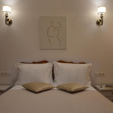 Rhyolite Apartment Τριοβάσαλος Εξωτερικό φωτογραφία