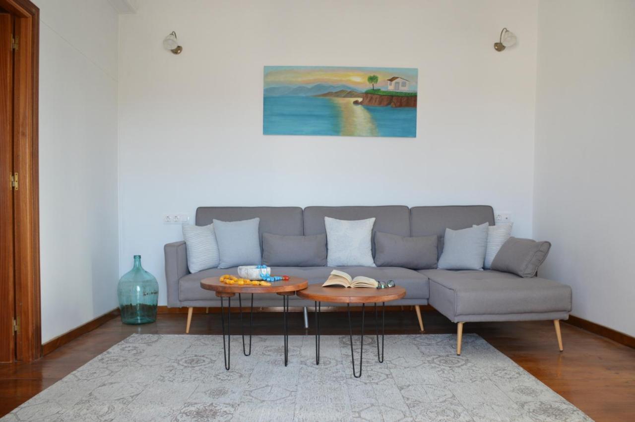 Rhyolite Apartment Τριοβάσαλος Εξωτερικό φωτογραφία