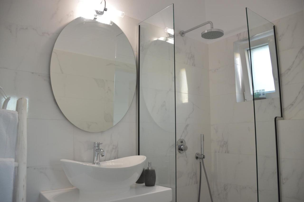 Rhyolite Apartment Τριοβάσαλος Εξωτερικό φωτογραφία