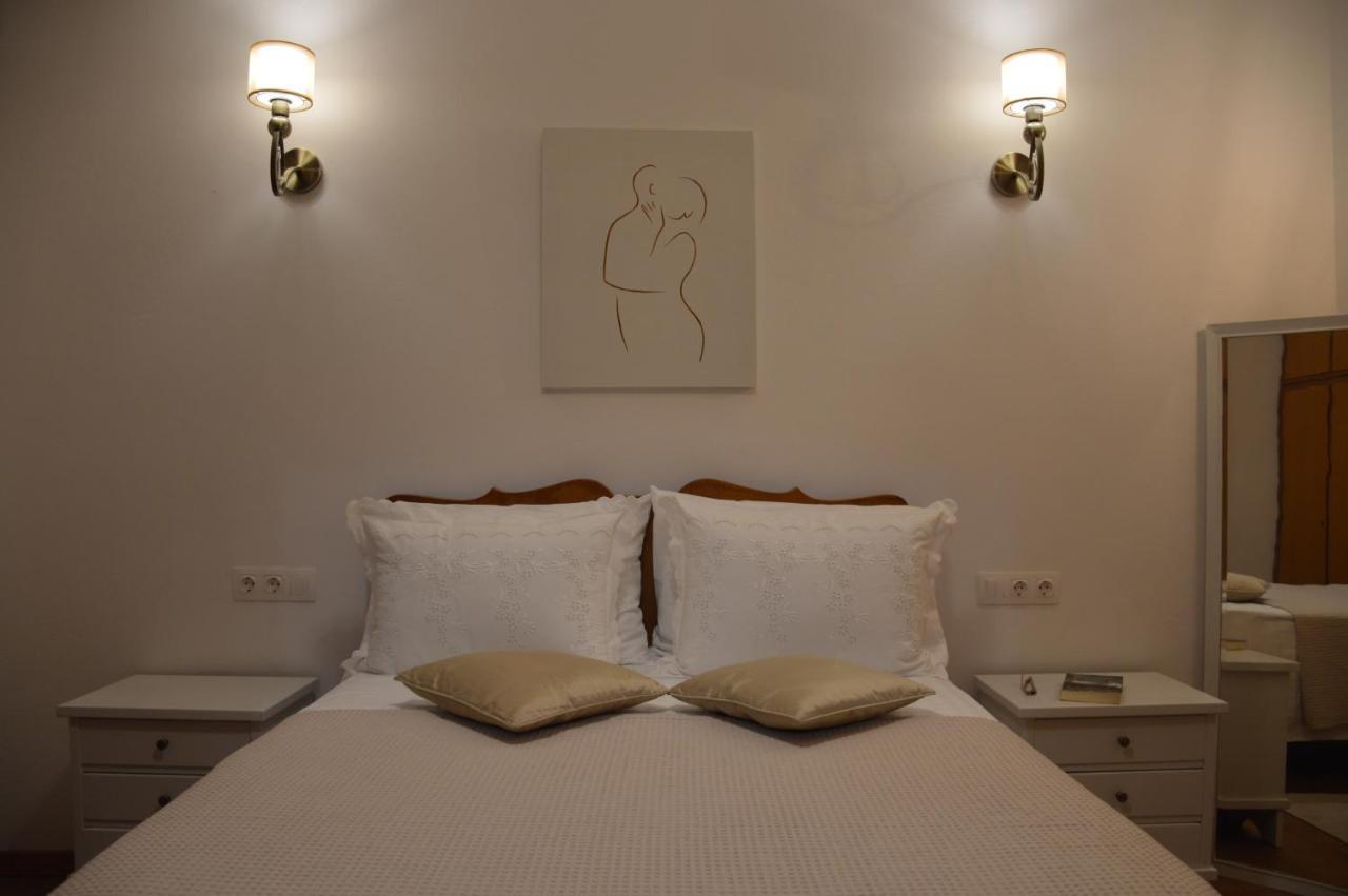 Rhyolite Apartment Τριοβάσαλος Εξωτερικό φωτογραφία